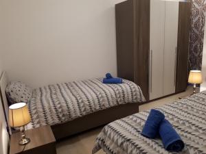 En eller flere senge i et værelse på D Bay Apartments