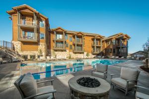 Bazén v ubytování Juniper Landing by Park City Vacations nebo v jeho okolí