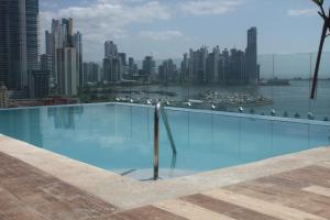 Kolam renang di atau dekat dengan Innfiniti Hotel & Suites