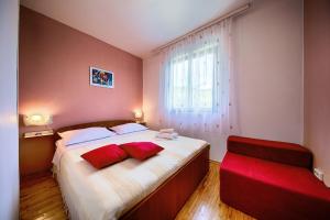 Postel nebo postele na pokoji v ubytování Apartments Mihojevic
