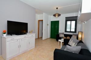 A television and/or entertainment centre at Apartamento El Pueblo