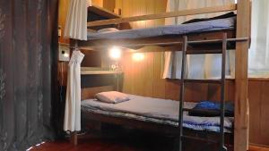 Двох'ярусне ліжко або двоярусні ліжка в номері Hotel Hibisicus