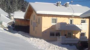 Haus Leo að vetri til