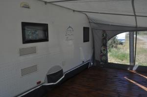 Fotografia z galérie ubytovania Nowoczesne przyczepy kempingowe Chałupy Royal-Camp v Chalupách