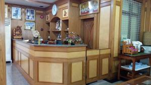 a hair salon with a counter with flowers on it at ทรัพย์มุกดา แกรนด์ โฮเทล Submukda Grand Hotel in Mukdahan