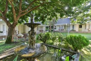 Κήπος έξω από το Rosenhof Boutique Hotel