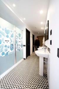 Televízia a/alebo spoločenská miestnosť v ubytovaní U-Sense For You Hostel Sevilla