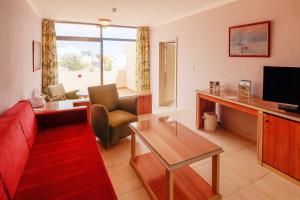 TV a/nebo společenská místnost v ubytování Hotel Beatriz Playa & Spa