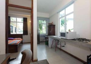 a large room with a kitchen and a bedroom at Holiday Home Kotte in Nugegoda