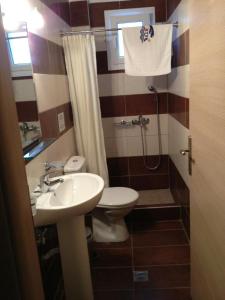 Vonios kambarys apgyvendinimo įstaigoje TETYK Keramoti Hotel Apartments
