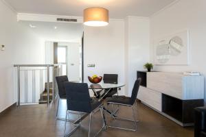 Posezení v ubytování ApartUP Patacona Terrace Duplex I + 20 fotografií