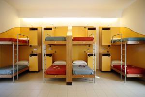 Postel nebo postele na pokoji v ubytování Seven Hostel & Rooms