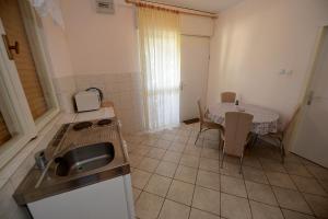 Küche/Küchenzeile in der Unterkunft Apartment Kod Stipe