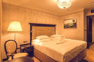 Uma cama ou camas num quarto em Hotel Florian Palace
