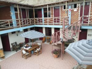 an overhead view of a patio with a table and an umbrella at Hostal Naylamp in Huanchaco