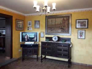 Телевизор и/или развлекательный центр в El Corral Del Acebo