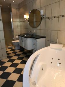 Een badkamer bij Hotel Nuuk - Apartment Nanoq