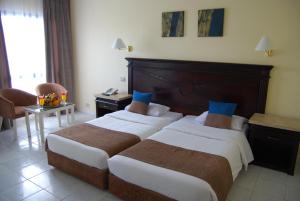 Säng eller sängar i ett rum på Cataract Resort Naama Bay