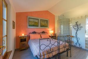 A bed or beds in a room at Il Podere di Giustina