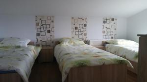 Tempat tidur dalam kamar di Gościniec Mariola