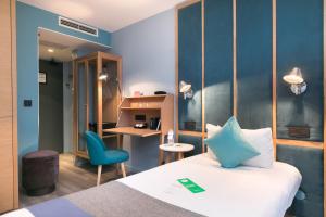 a hotel room with a bed and a desk at Hôtel Sanso by HappyCulture in Paris