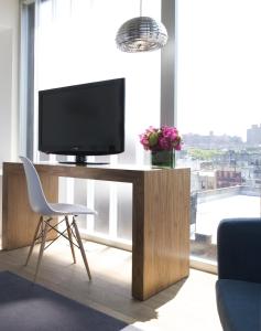 TV a/nebo společenská místnost v ubytování Nolitan Hotel SoHo - New York
