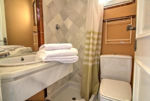 Kúpeľňa v ubytovaní Apartamentos Aloha2 El Puerto de Santa Maria + 37 fotografií