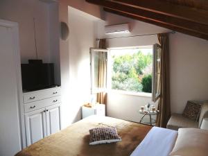 a bedroom with a bed and a window at Nice Apartment & Room in Cavtat in Cavtat