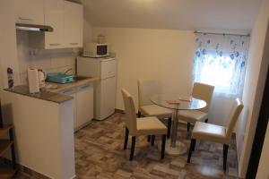 Kuchyň nebo kuchyňský kout v ubytování Apartments Anicic Coric