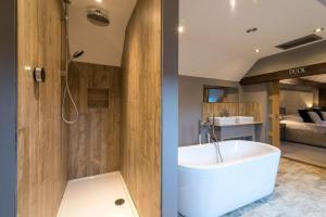 Koupelna v ubytování Briarfields Hotel + 37 fotografií