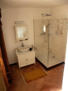 A bathroom at Villa La Canonica