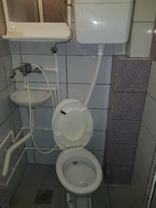 Ένα μπάνιο στο Prenociste H2O