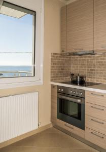 A kitchen or kitchenette at Dreamy Home by the Sea