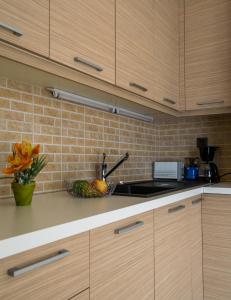A kitchen or kitchenette at Dreamy Home by the Sea