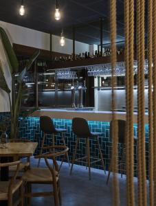 Ο χώρος του lounge ή του μπαρ στο Hostal Gastrobar Carmelo