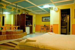 Imagen de la galería de Kokomos Hotel and Restaurant, en Ángeles