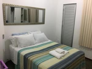 Säng eller sängar i ett rum på Pousada da Mércia - Itapuã (BA)