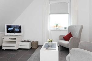 TV a/nebo společenská místnost v ubytování Nordseegartenpark Nordseestolz