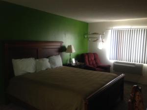 מיטה או מיטות בחדר ב-Island Inn