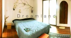 Giường trong phòng chung tại Dreamland - Chihouse