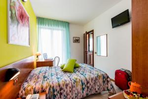 Postel nebo postele na pokoji v ubytování Hotel Villa Truentum