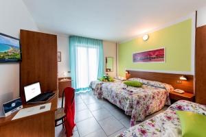 Postel nebo postele na pokoji v ubytování Hotel Villa Truentum
