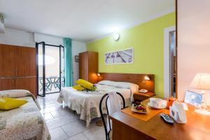 Postel nebo postele na pokoji v ubytování Hotel Villa Truentum