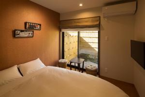 Кровать или кровати в номере Yukari Kyoto
