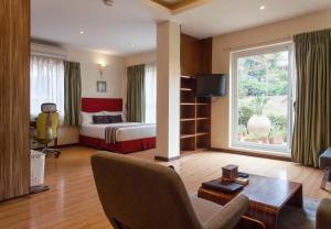Shaligram Hotel & Spa的休息区