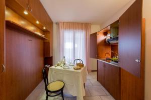 Kuchyň nebo kuchyňský kout v ubytování Hotel Villa Truentum
