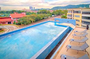 Bazén v ubytování Bespoke Hotel Puchong nebo v jeho okolí
