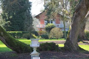 Κήπος έξω από το Château du Landin - Bains nordiques