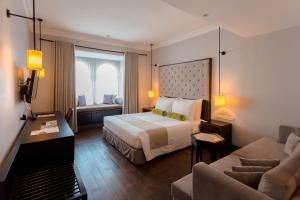 Ein Bett oder Betten in einem Zimmer der Unterkunft Sarai Resort & Spa