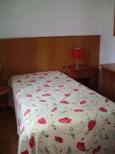 Cama ou camas em um quarto em Hotel Serafim